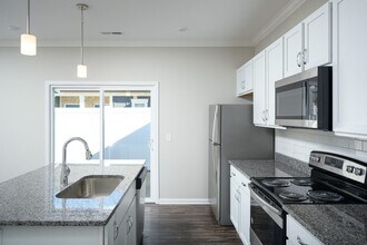 Building Photo - Forest Hill Villas Apartment Homes