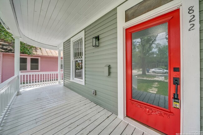 Building Photo - 822 Lamar St