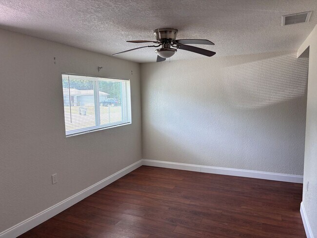 Foto del edificio - 3 BEDROOM/DEN NEWLY RENOVATED HOME IN FORT...