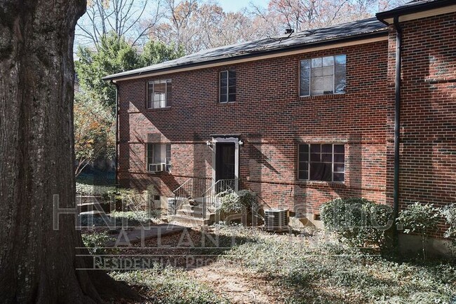 Building Photo - 1341 Briarwood Dr NE