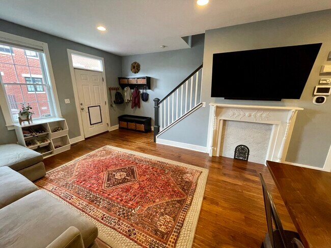 Living / Dining - 2640 Catharine St