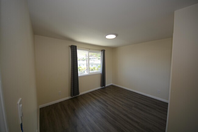 Building Photo - 1411 Palolo Ave