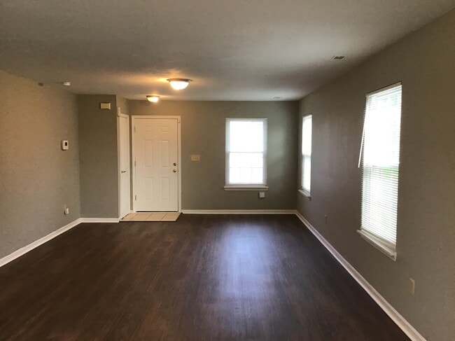 Building Photo - 609 Treyburn Lakes Way