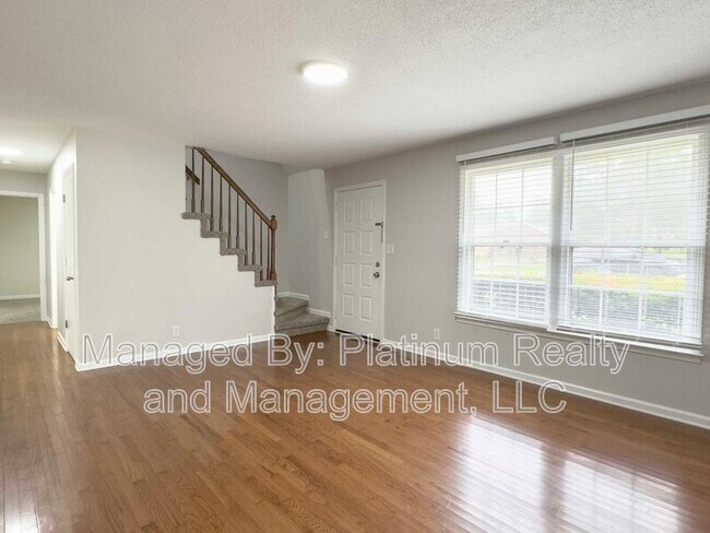 Foto del edificio - 319 Mills Dr