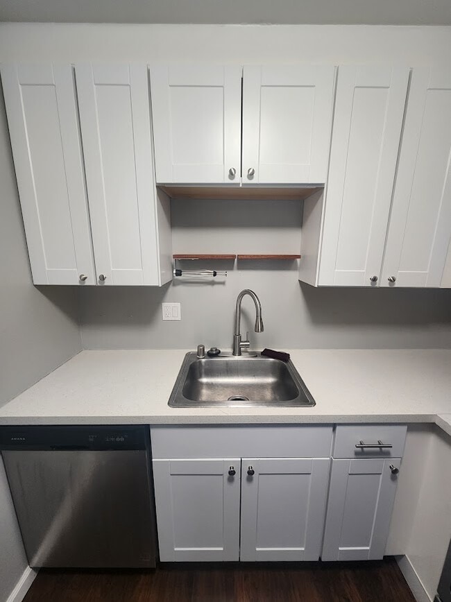 Building Photo - 1648 Russell St