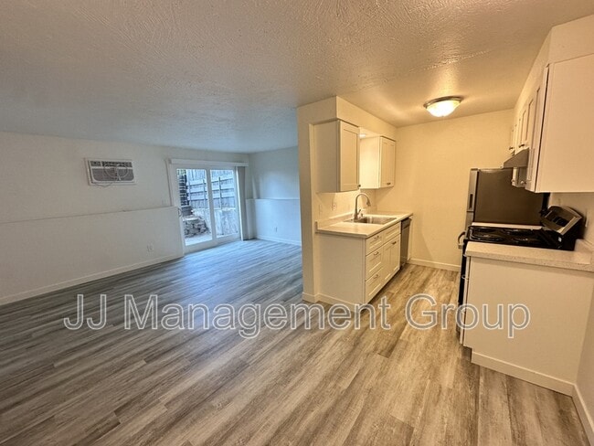 Building Photo - 1723 W 8th Ave