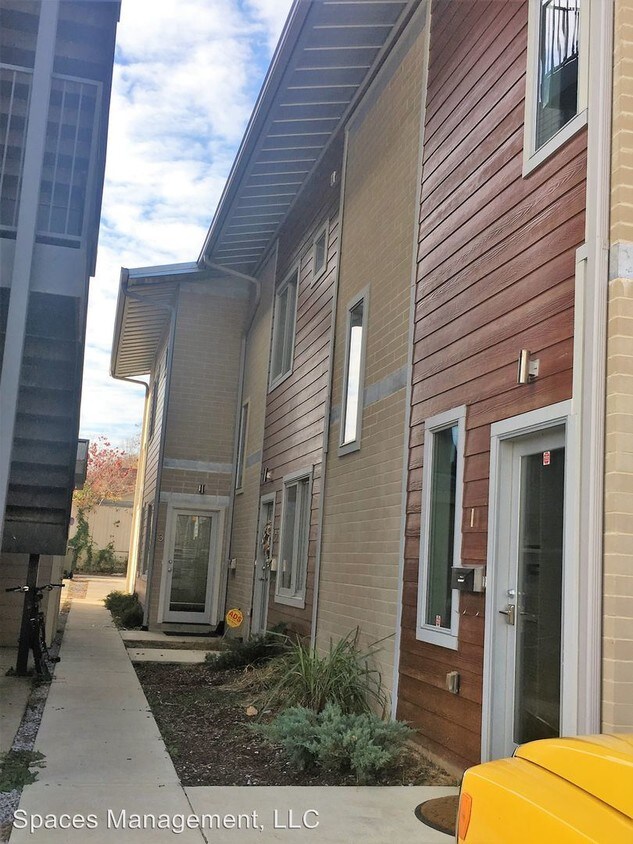 Primary Photo - 2 br, 2 bath Room For Rent - 1016 Oak Ave