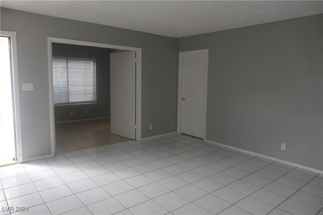 Building Photo - 4398 Bramblewood St