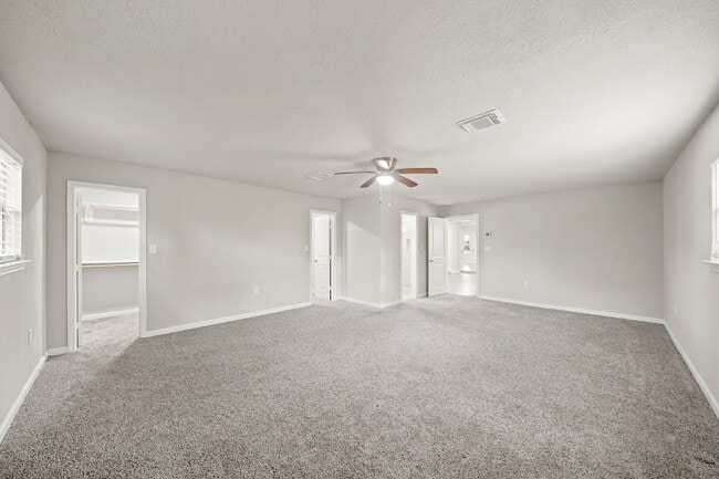 Building Photo - "Charming 3-Bedroom FULLY RENOVATED Home o...