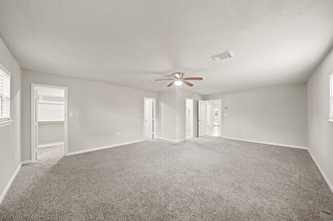 Foto del edificio - "Charming 3-Bedroom FULLY RENOVATED Home o...