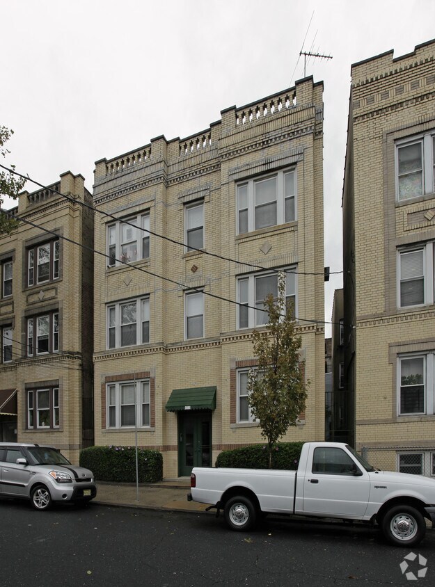 Building Photo - 432 Wayne St