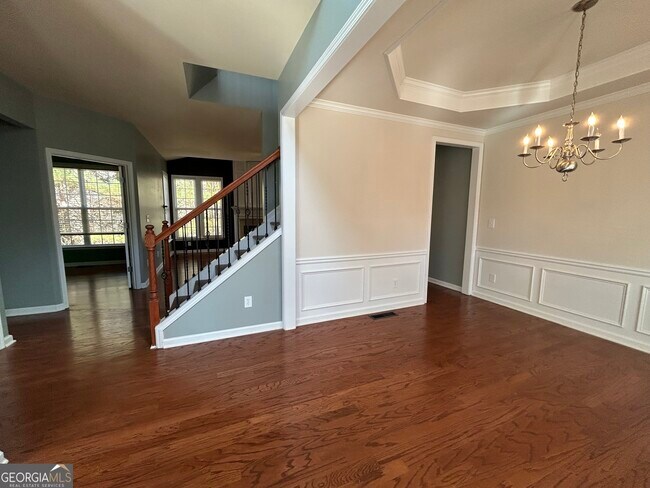 Building Photo - 706 Oracle Dr NE