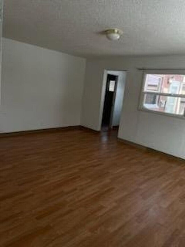 Building Photo - 3 Bedroom 1 Bath House