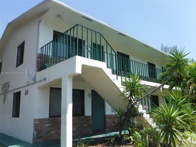 Foto del edificio - 1028 NE 39th Dr