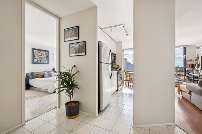 Building Photo - 345 W Fullerton Pkwy