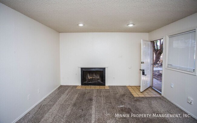 Foto del edificio - 8208 Vernon Ave