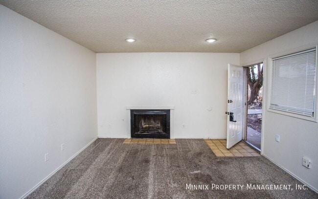 Building Photo - 8208 Vernon Ave