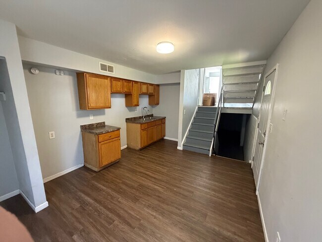 Foto del edificio - 8865 N Swan Rd