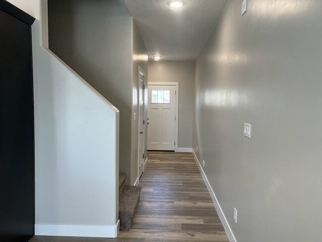 Building Photo - Brand New Townhome!