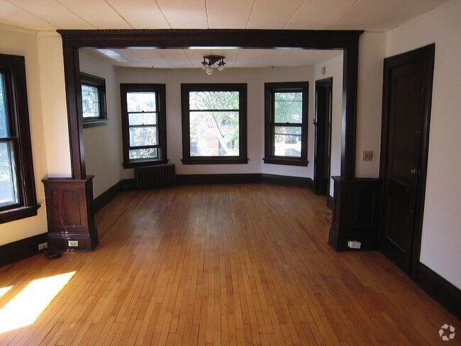 Building Photo - 945 Spaight St
