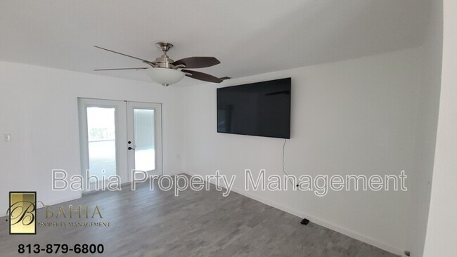 Foto del edificio - 215 Meadowcross Dr