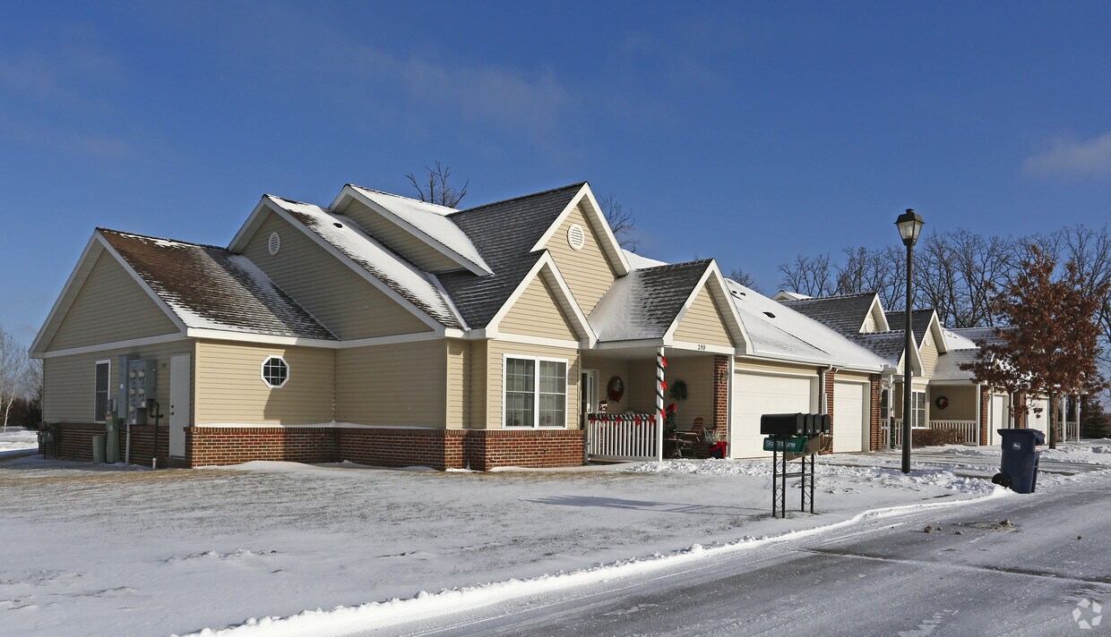 Silver Oaks Townhomes 299 Pinewood St Sartell, MN Apartments for