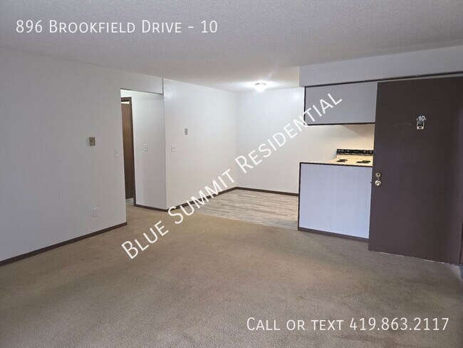 Foto del edificio - 896 Brookfield Dr