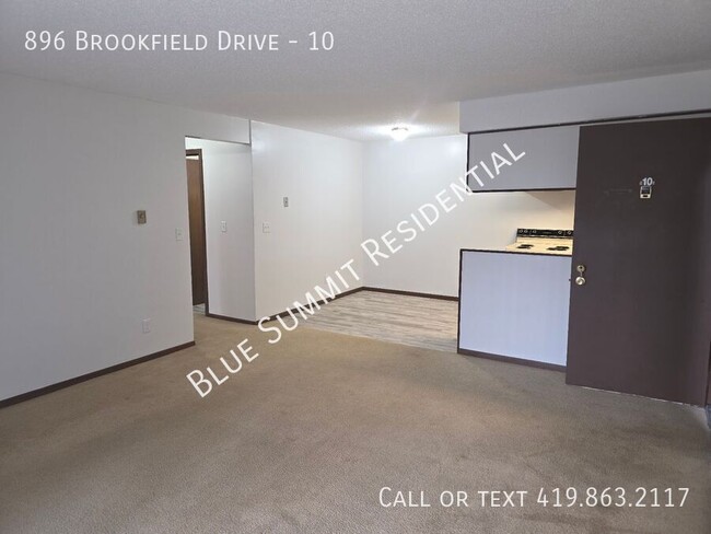 Building Photo - 896 Brookfield Dr