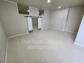 Building Photo - 208 E Main St