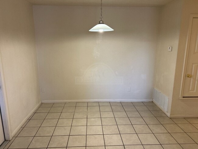 Building Photo - 509 W Avenue B