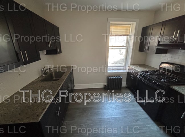 Building Photo - 490 Tremont Ave