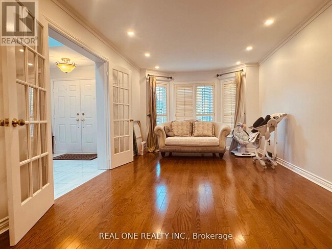 Building Photo - 3 Elmsley Dr