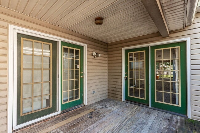 Building Photo - 513 Oak St