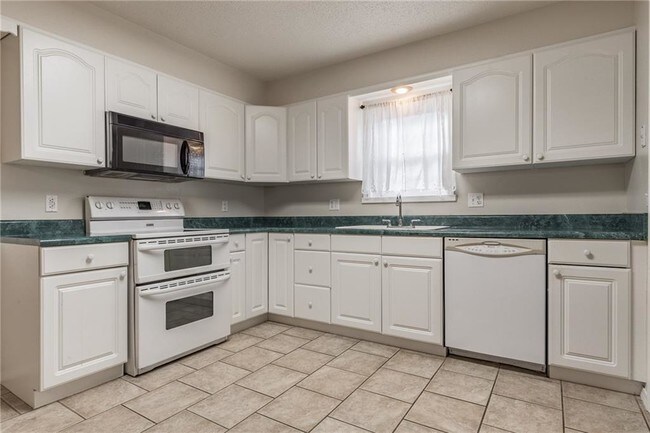 Foto del edificio - 9 Shirley Ln