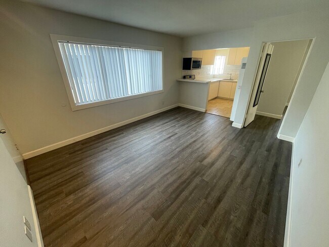 Foto del edificio - NEWLY REMODELED Mission Beach 1Bed 1 Bath ...