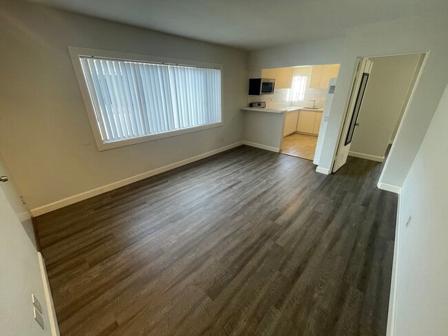 Building Photo - NEWLY REMODELED Mission Beach 1Bed 1 Bath ...