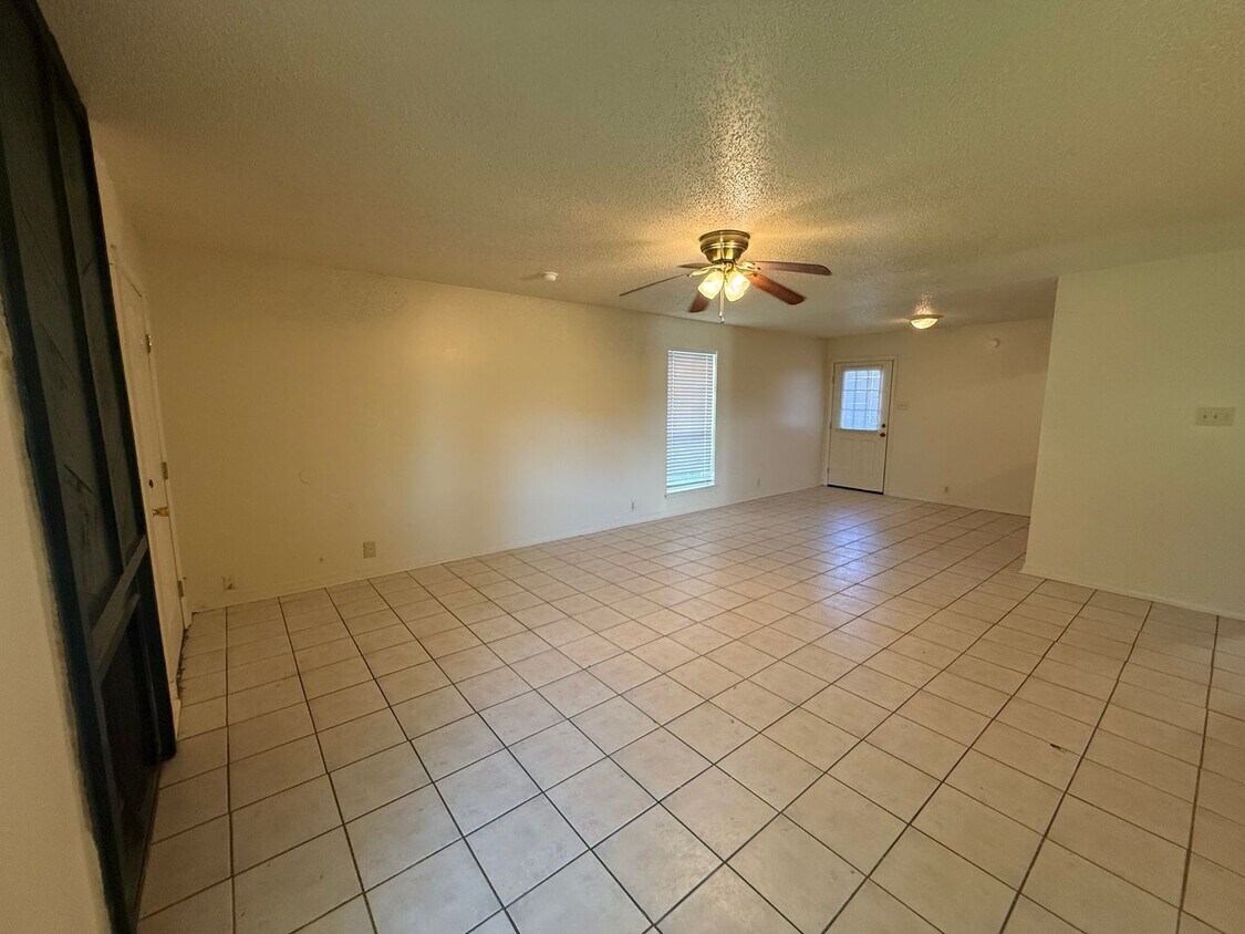 Photo - 8207 BAYOU FOUNTAIN AVE