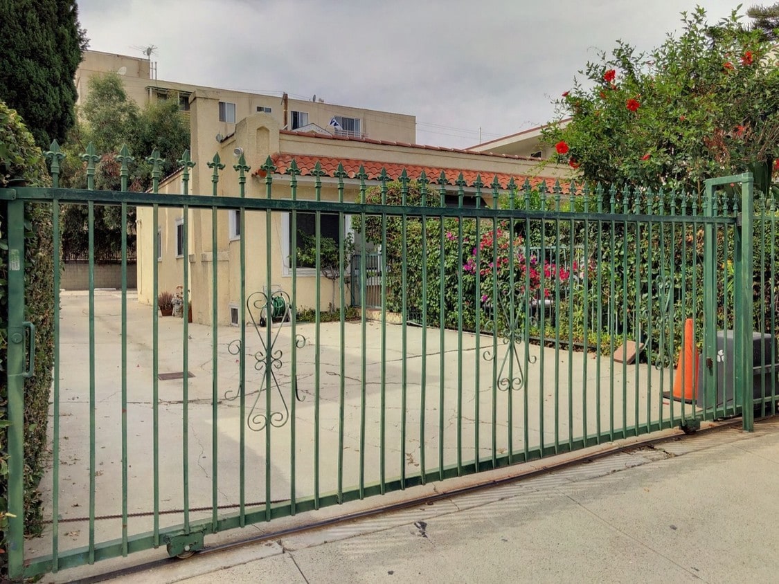 Primary Photo - 1311 N Mansfield Ave