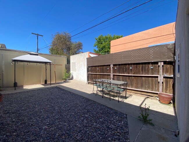 Foto del edificio - Cute House Less than 2 Blocks to Morley Fi...