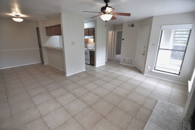 Building Photo - 10616 Mellow Meadow Dr