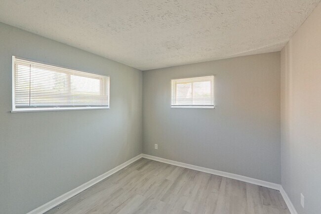 Foto del edificio - 3605 Cushing Dr