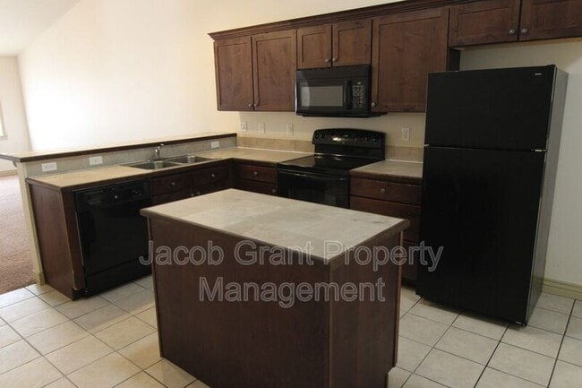 Foto del edificio - 454 E Center St