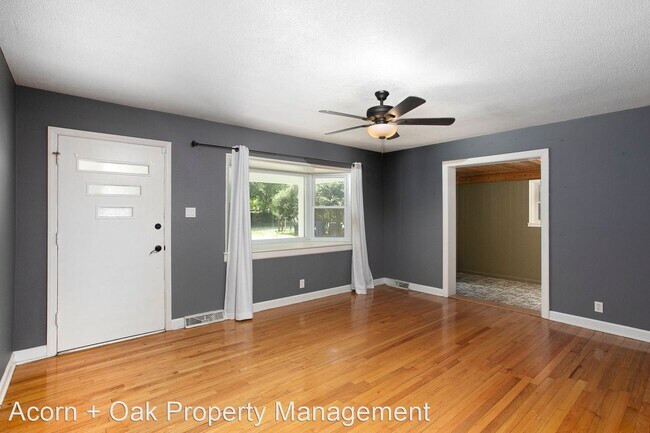Building Photo - 3 br, 2 bath House - 210 Landsbury Dr.