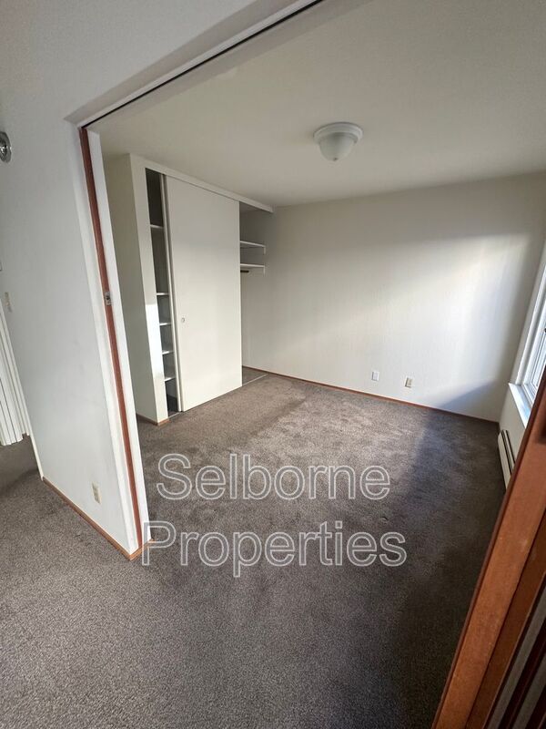 Building Photo - 443 Lee St