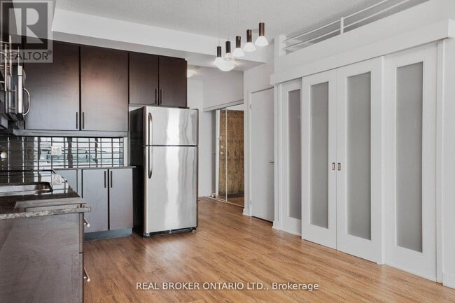 Building Photo - 33 Bay St.