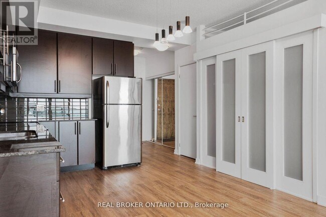 Photo du bâtiment - 33 Bay St.