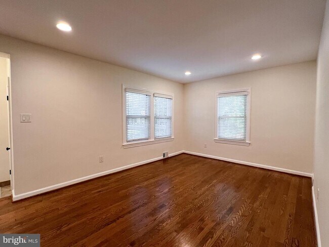 Foto del edificio - 10159 Sutherland Rd