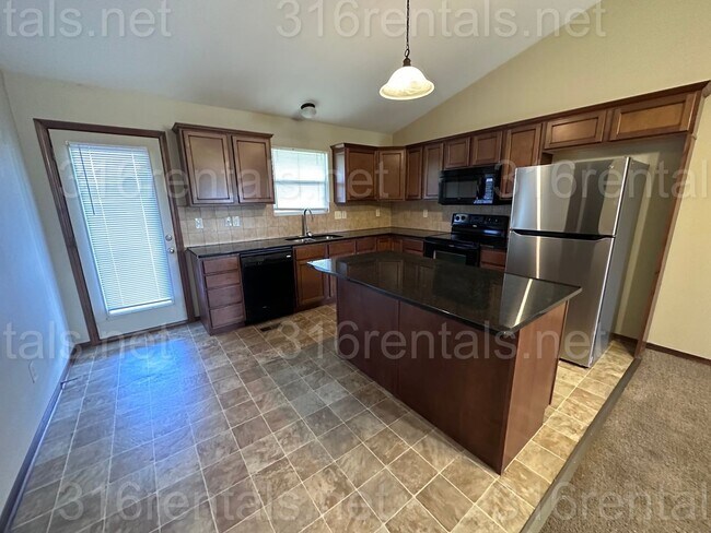 Building Photo - $1575 - 4 bedroom/ 2 bathroom - **COMING SOON ** Gorgeous newly remodeled townhome!