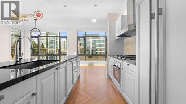 Photo du bâtiment - 568 Waters Edge Crescent