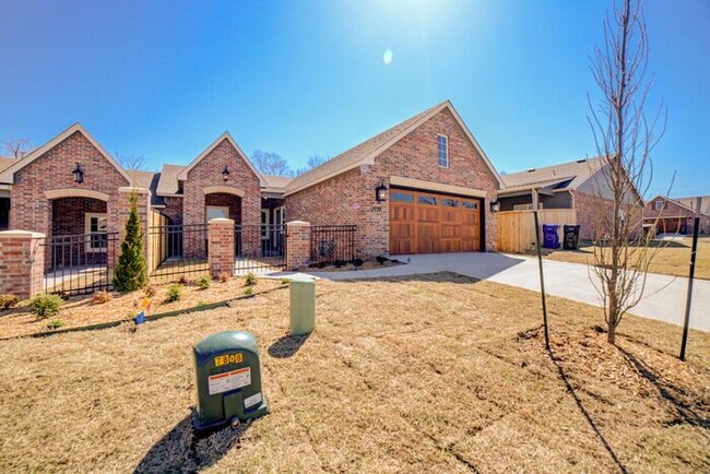 Building Photo - Chestnut Creek Patio Home!